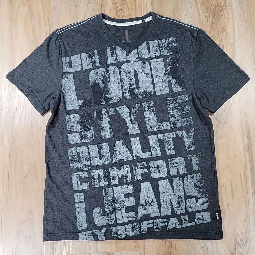🔺️Buffalo Gray Distressed Short Sleeve Tshirt Small
